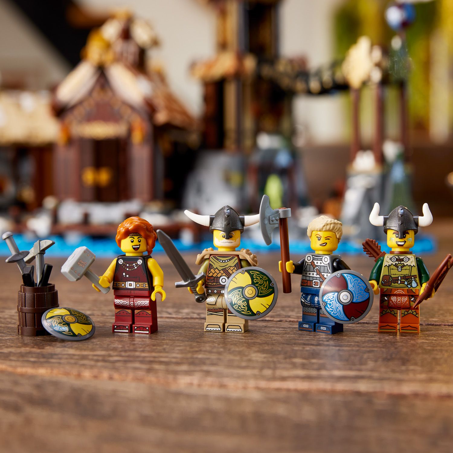 4 minifigures with accessories