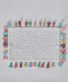 HomeBox Flutterby Floret Tufted Cotton Bathmat with Tassels