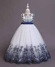 فستان حفلات بتفاصيل أنيقة من دي دانيلا - أبيض