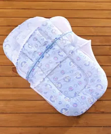 Babyhug Bedding Set With Center Zip Mosquito Net Heart Print- Blue