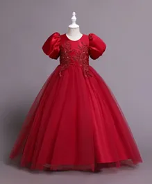 فستان دي دانيلا بأكمام منفوخة وتول طويل مُطرز بالؤلؤ - أحمر