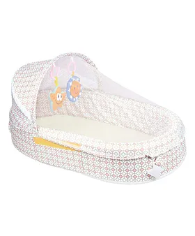 Newborn travel bassinet best sale