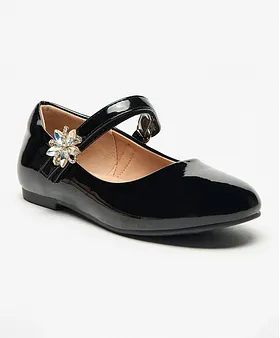 Footwear for Girls UAE Buy Sandals Shoes for Girls Online at FirstCry.ae
