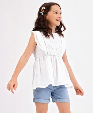 Primo Gino Solid Sleeveless Top With Lace Pattern - White