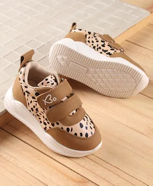 Babyoye Sneaker Shoes with Velcro Closure Leopard Print - Brown
