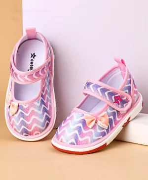 Cute Walk by Babyhug Casual Shoes Waves Print with Velcro Closure - Pink