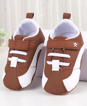 Cute Walk by Babyhug Booties with Velcro Closure Solid Color - Brown