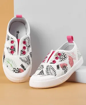 Cute Walk by Babyhug Slip On Style Casual Shoes Leaf Print - White