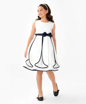 كووكي كيدز فستان حفلة بتصميم صلب مع فيونكة - أبيض