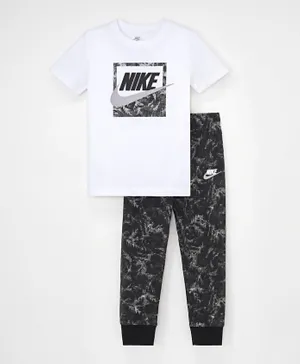 Nike HBR Tee with Cargo Shorts - Blue