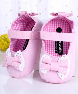 Cute Walk by Babyhug Booties Bow Appliques - Pink