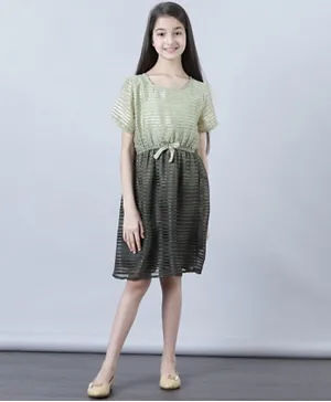 فستان نيون بفيونكة أمامية مخطط - متعدد الألوان