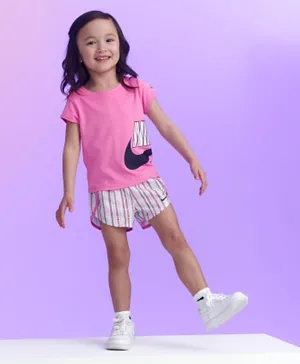 Nike Happy Camper Tee & Sprinter Shorts Set - Pink & White