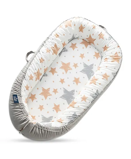ليتل ستوري - سرير استرخاء مزدوج الجوانب مصنوع من الألياف الناعمة القابلة للتنفس لحديثي الولادة - رمادي