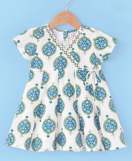 بيبي هاغ فستان عرقي مطبوع بالزهور بأكمام نصفية من القطن 100% - أبيض