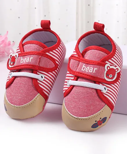 Cute Walk by Babyhug Booties with Velcro Closure Bear Applique  - Red