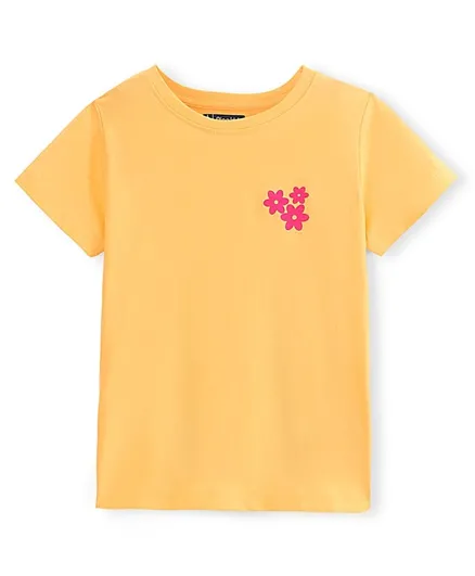 قميص تي شيرت باين كيدز بأكمام قصيرة من القطن الـ100% ذو ياقة دائرية بنقشة زهور - أصفر