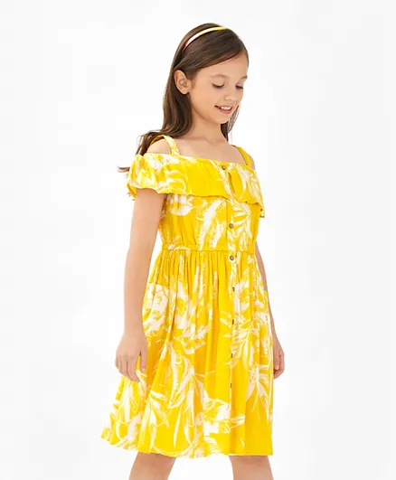 فستان بريمو جينو بطبعة أوراق متكاملة وكتف مكشوف - أصفر