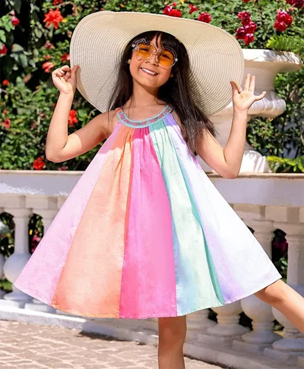 بيبي هاغ - فستان بدون أكمام محبوك من القطن 100% بتصميم متعدد الألوان