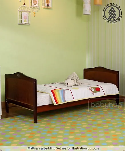 سرير الأطفال الخشبي ميرلينو 2 في 1 قابل لتعديل الطول قابل للعب والتجمبع بلون جوزي من بيبي هاغ
