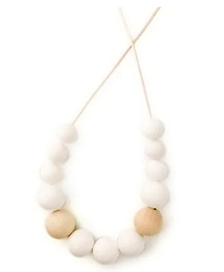 One.Chew.Three Evie Teething Necklace - White