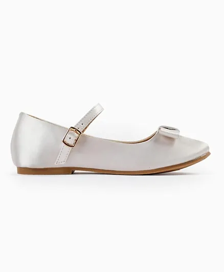 زيبي - حذاء باليرينا مزين بربطة - أبيض