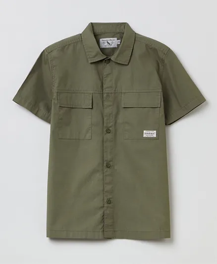 قميص او في اس بأكمام نصف وتفاصيل الباتش - أخضر