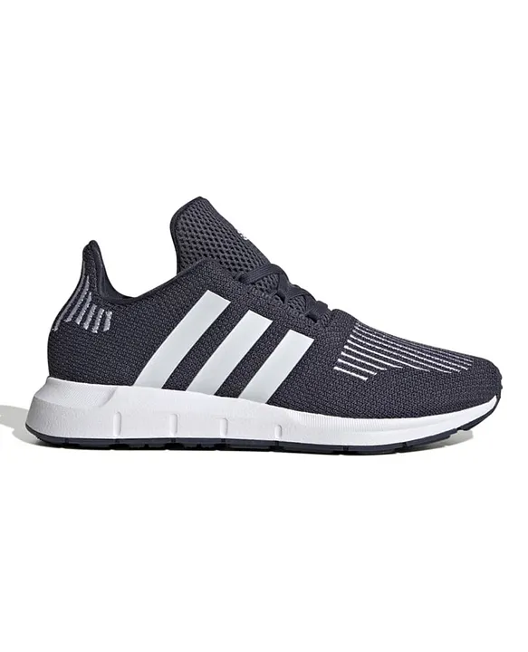 Originals swift run store primeknit trainers in grey