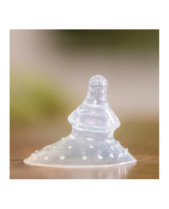 Haakaa Breastfeeding Nipple Shield Orthodontic Shape Round Base Online in  UAE, Buy at Best Price from  - 3e0e6aedf8761