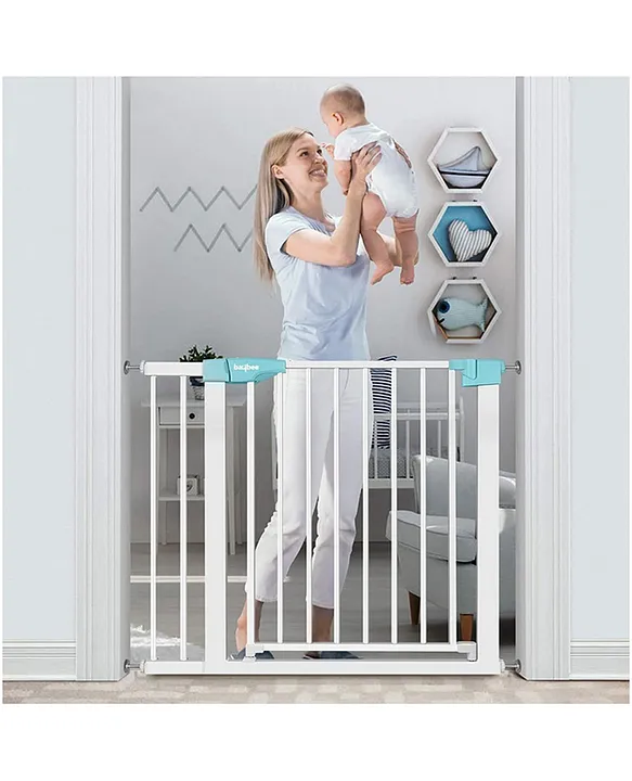 Best auto sale close baby gate