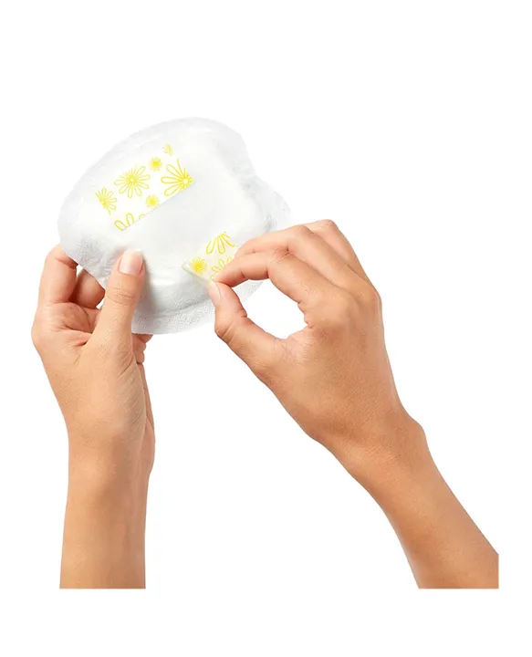 Medela Safe & Dry Ultra Thin Disposable Nursing Pads 30 Pieces Online in  Oman, Buy at Best Price from  - c48c9ae15dad5