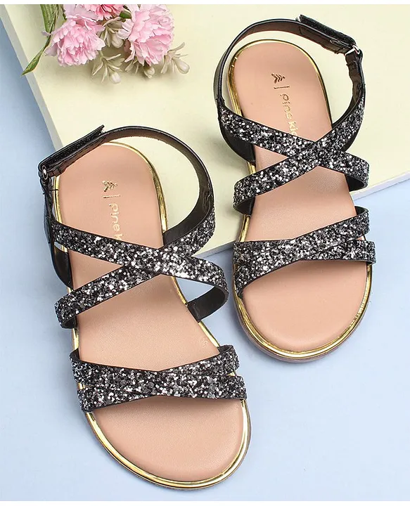 Black sandals hot sale for girls