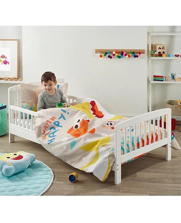 Kinder Valley Babyshark Fantastic Toddler 3Piece Bedding Set 150x120cm Soft Durable Colorful Print Online in UAE Buy at Best Price from FirstCry.ae af46aaedabf10