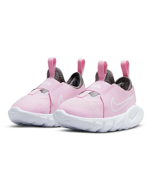 Pale pink 2024 nike sneakers